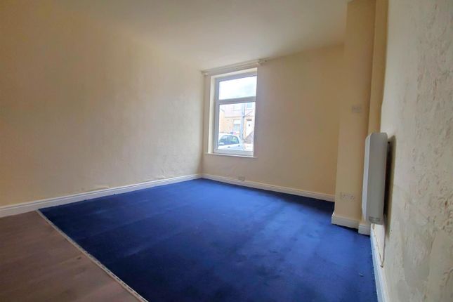 4, Hall Avenue, Huddersfield photo 5