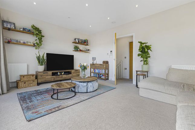 Morewood Close, Sevenoaks photo 4