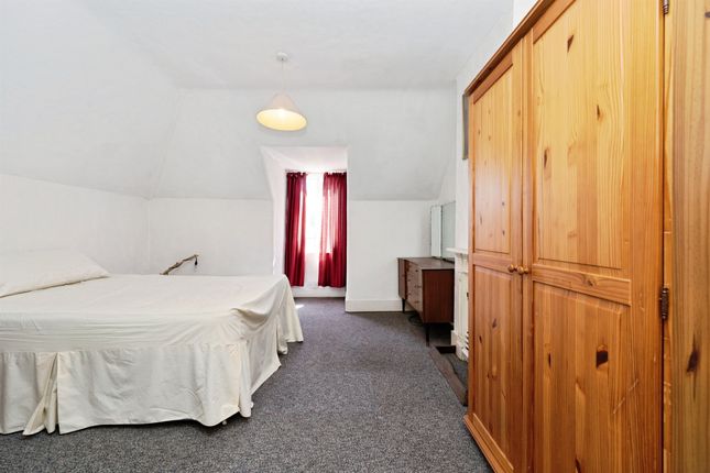 38, Welldon Crescent, Harrow photo 4