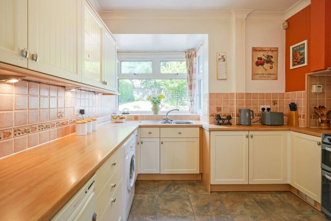9, Henley Avenue, Sheffield photo 4