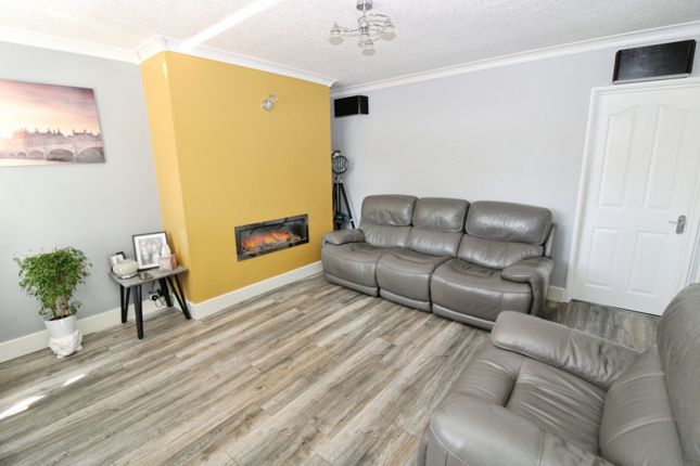 36, Howsham Close, Hull photo 4