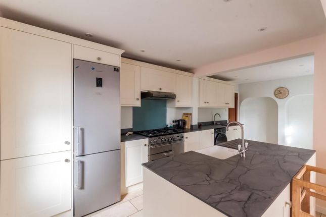 15, Kirktoun Gardens, Tillicoultry photo 3
