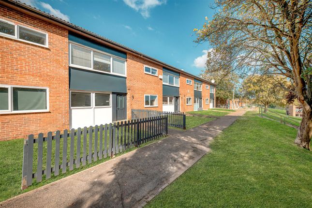 Thumbnail Flat to rent in Longland Way, High Wycombe