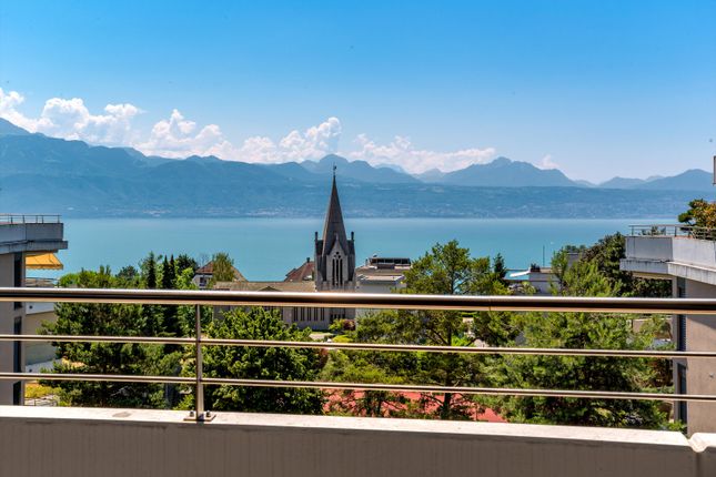 Thumbnail Apartment for sale in Pully, Vaud, Switzerland