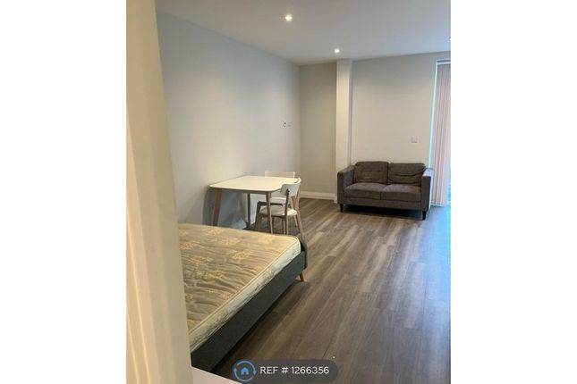 Flat, Panorama Apartments Harefield Road, Uxbridge photo 4