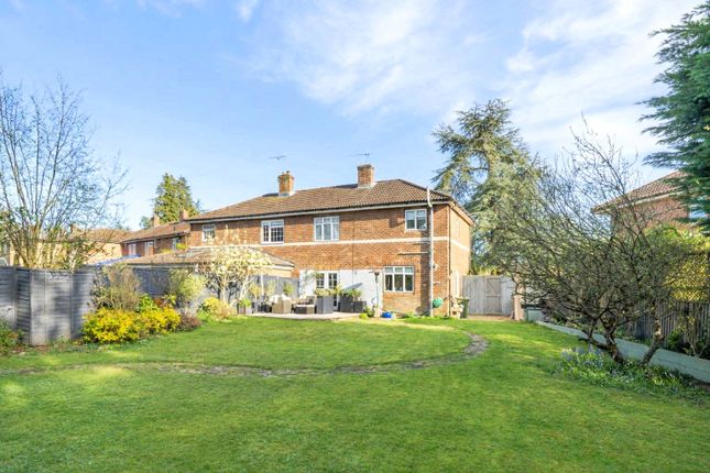 37, Nightingale Crescent, West Horsley photo 2