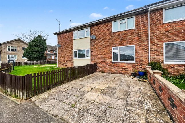 4, Clun Walk, Corby photo 2