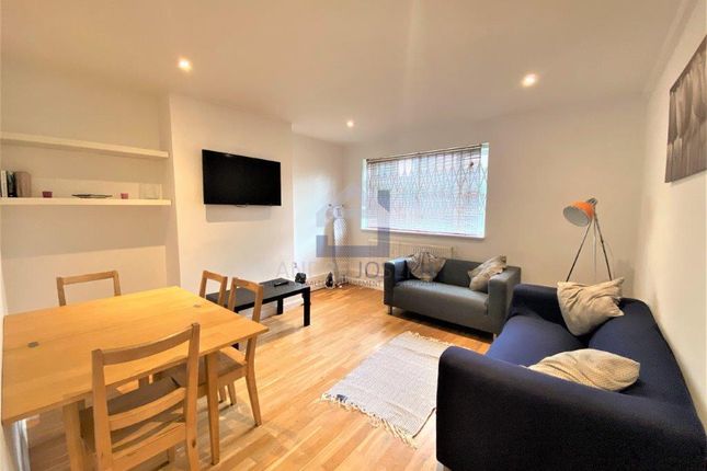 Flat to rent in Poynders Gardens, Clapham South, London