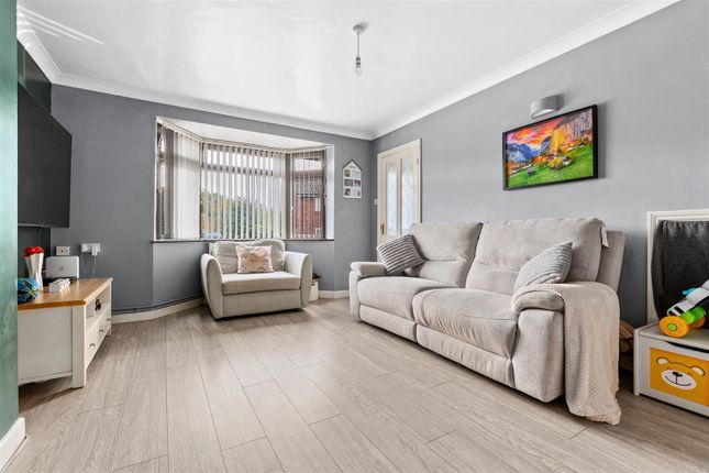 37, Hyde Avenue, Hitchin photo 4
