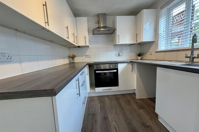 9, Saffron Way, Fareham photo 4
