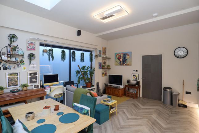Flat 2, Sanctuary Heights, 1 Smitham Downs Road, Purley photo 3