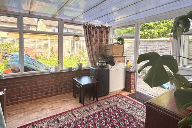 25 Brandon Close, Gloucester photo 4