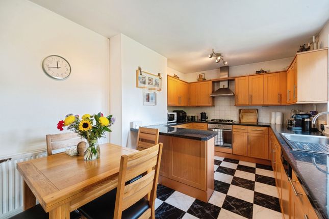4, Beeston Close, Watford photo 4