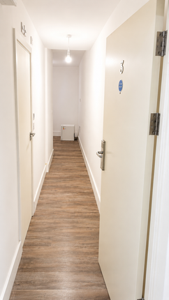 Flat A 85, Shacklewell Lane, London photo 4