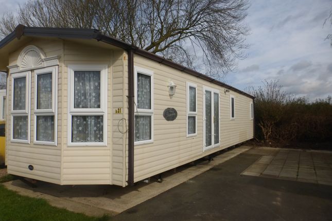 2 bed mobile/park home for sale in Witham Bank, Chapel Hill, Lincoln