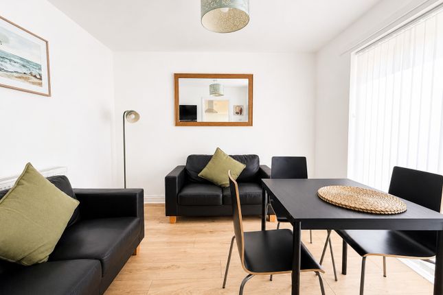 Room Two, Basildon photo 3