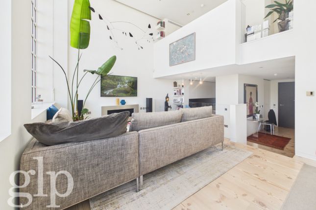 Apartment 2, 109 Charing Cross Road, Greater London photo 4
