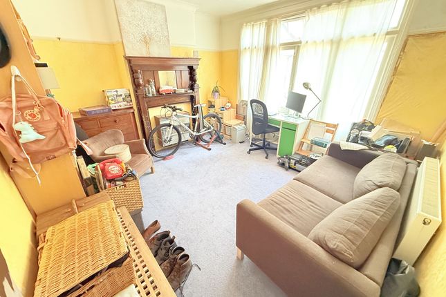 7 Eton Avenue, Barnet photo 3