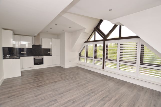 1-bed flat on Catteshall Lane, Surrey, £1,200/mo