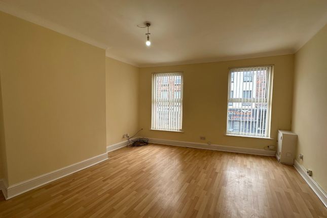 Flat to rent in Picton Road, Wavertree, Liverpool