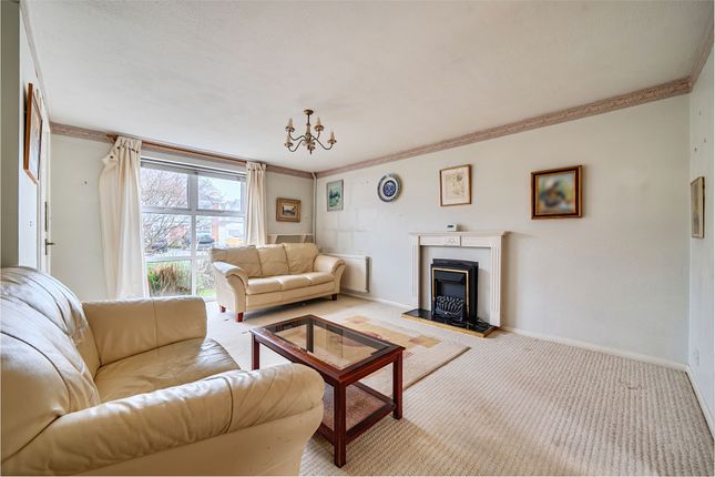 4 Sidlesham Close, Hayling Island photo 3