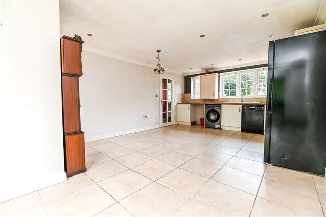 28a, Bouverie Close, New Milton photo 4
