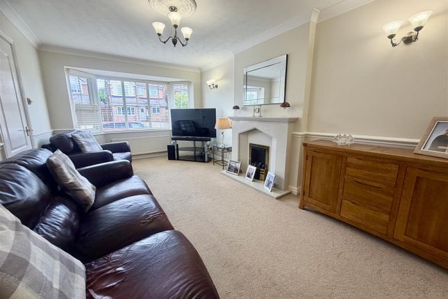 5, Hollins Beck Close, Leeds photo 4