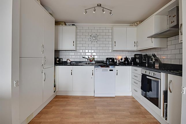Flat 35, Compass House,, Buckhurst Road, Bexhill-On-Sea photo 4