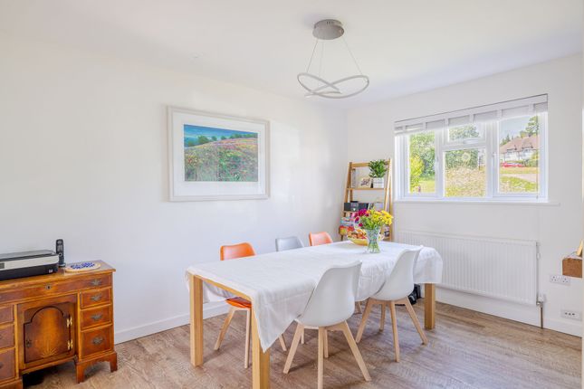 52 Clare Cottages, Redhill photo 2