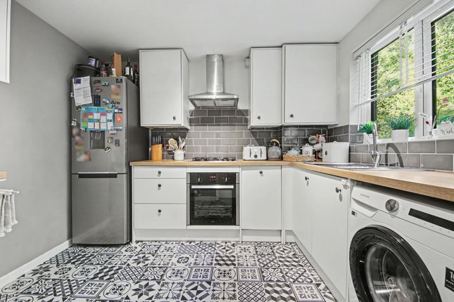23 Mosaic Close, Southampton photo 3