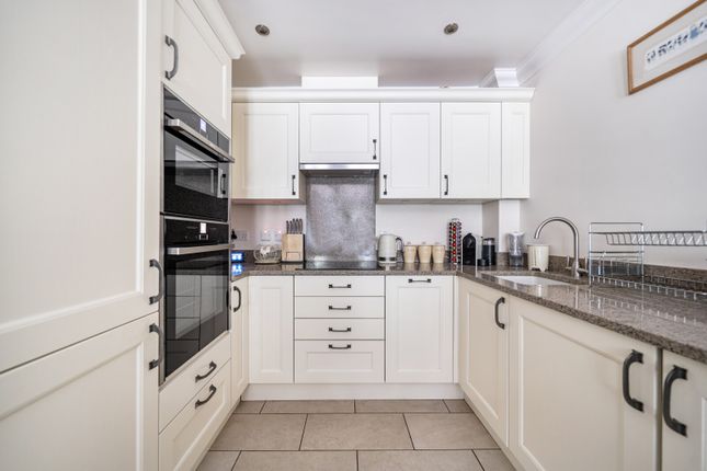 Flat 33, Copper Beech House,, Heathside Crescent, Surrey photo 4