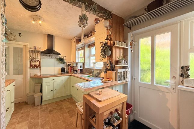 18, Queensway, Ashton-Under-Lyne photo 3
