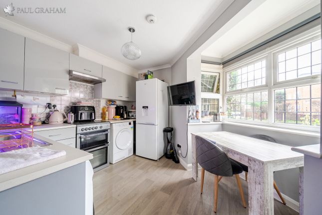 10, Cricketers Terrace, Carshalton photo 3