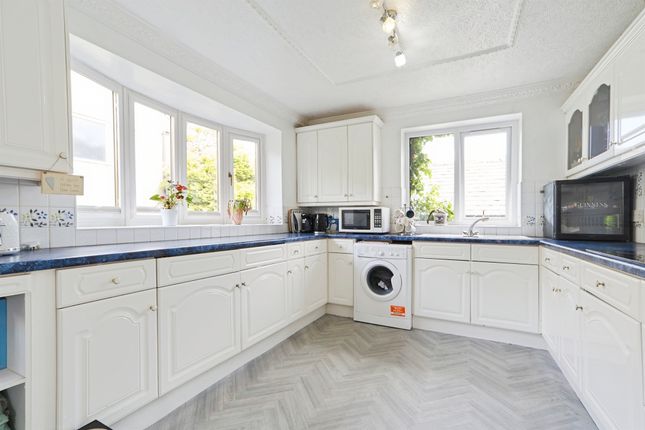 21, Scott Lane, Keighley photo 3