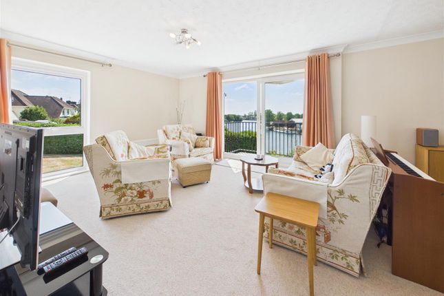 32, Hillrise, Surrey photo 4