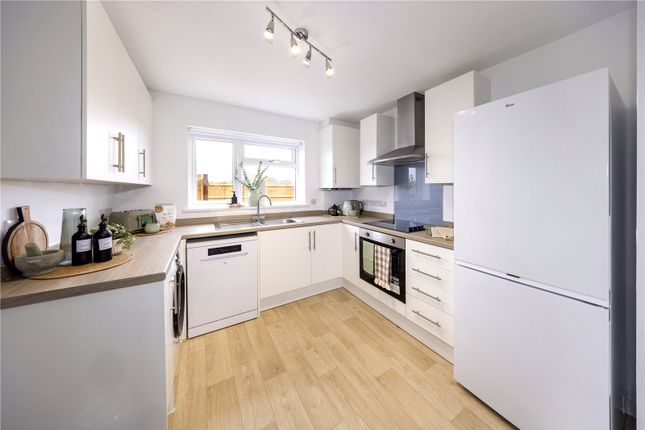 33, Alma Gardens, Camberley photo 4