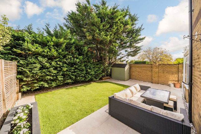 Peregrine Road, Sunbury-On-Thames photo 4