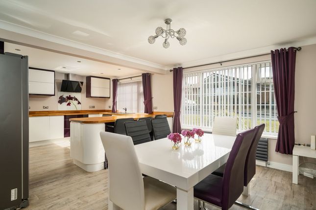 11a Moorside Gardens, Drighlington photo 3
