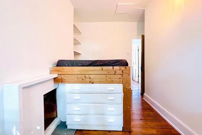 Room 2, 82, Mildmay Road, London photo 3