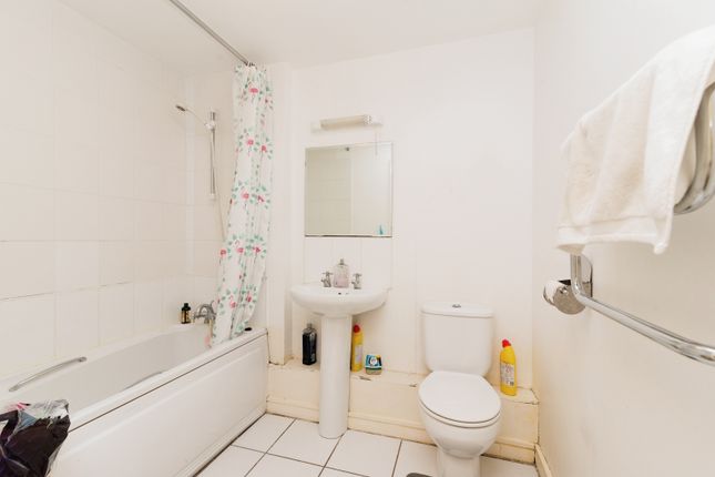 Flat for sale in Reresby Court, Dumballs Road, Cardiff Bay