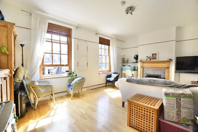 Flat 1, Valentine Mansions The Green, London photo 4