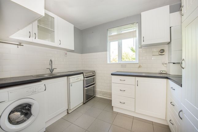 Thumbnail Flat to rent in Mayford Close, London