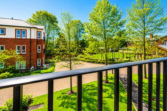 Apartment 32, 32, Boughton Hall, Cheshire photo 2