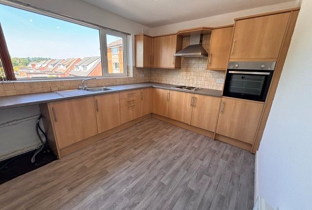 Flat 2 Hazel Court, 351, Garstang Road, Preston photo 2