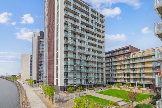 Thumbnail Flat to rent in Meadowside Quay Walk, Glasgow Harbour, Glasgow