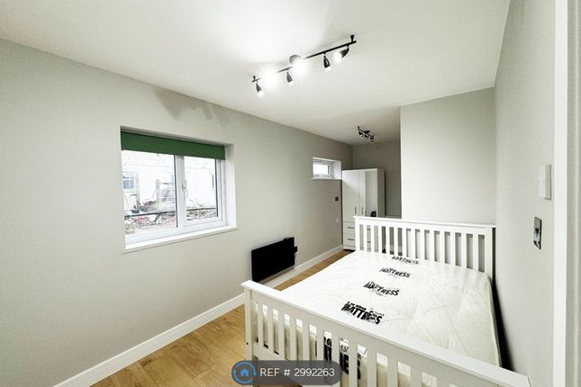A Pinner Road, Northwood photo 5