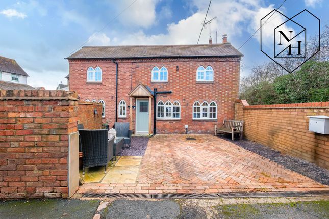 2-bed house on 20 The Green, Stratford-Upon-Avon, £300,000