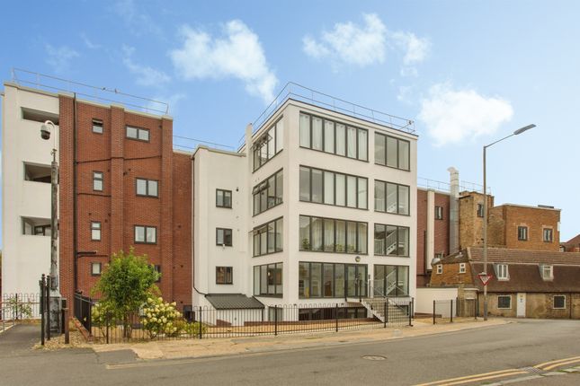 1-bed flat on Flat 6, The Grosvenor, 146, High Street, Newmarket, £140,000