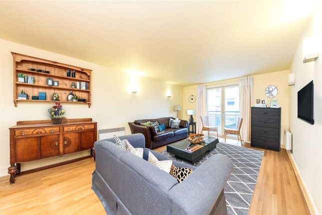 Apartment 31, 2, Palgrave Gardens, London photo 2