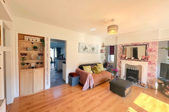 11 Greenfields Avenue, Bridgend photo 4